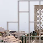 Sunny Flat W/ Jacuzzi & Balconies By Host Wise 아파트 *