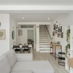 Sunny Flat W/ Jacuzzi & Balconies By Host Wise 아파트 *