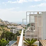 Sunny Flat W/ Jacuzzi & Balconies By Host Wise *