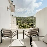 Sunny Flat W/ Jacuzzi & Balconies By Host Wise * 세심브라
