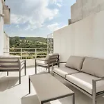 아파트 Sunny Flat W/ Jacuzzi & Balconies By Host Wise *