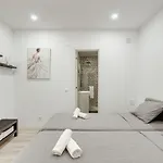 Sunny Flat W/ Jacuzzi & Balconies By Host Wise 세심브라