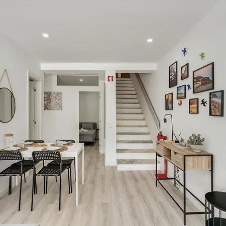 Hostwise - Sunny Flat W/ Jacuzzi & Balconies