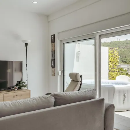 Apartment Sunny Flat W/ Jacuzzi & Balconies By Host Wise *