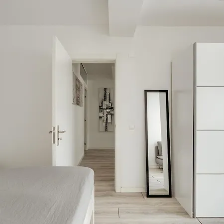 Hostwise - Sunny Flat W/ Jacuzzi & Balconies 아파트 세심브라