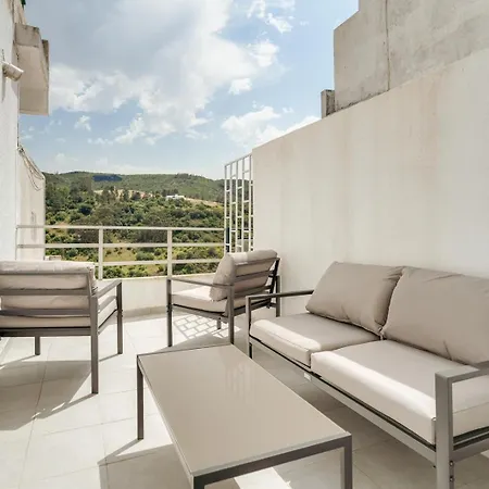 아파트 Hostwise - Sunny Flat W/ Jacuzzi & Balconies *