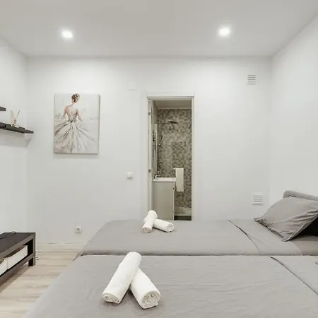 Hostwise - Sunny Flat W/ Jacuzzi & Balconies 세심브라
