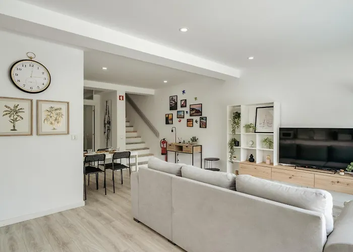 Sunny Flat W/ Jacuzzi & Balconies By Host Wise