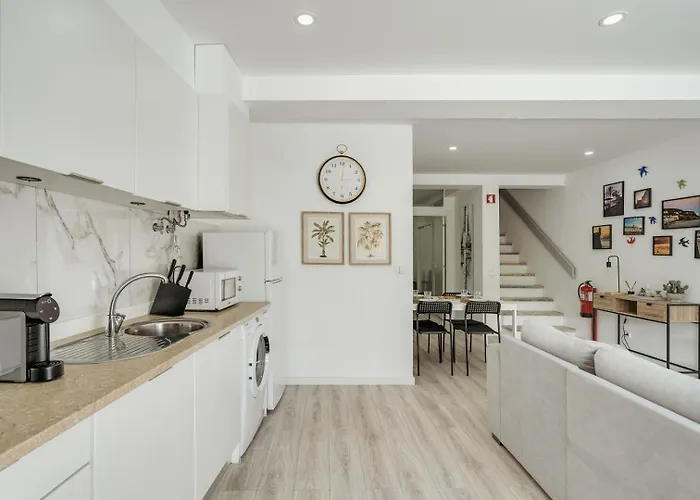 Sunny Flat W/ Jacuzzi & Balconies By Host Wise セシンブラ