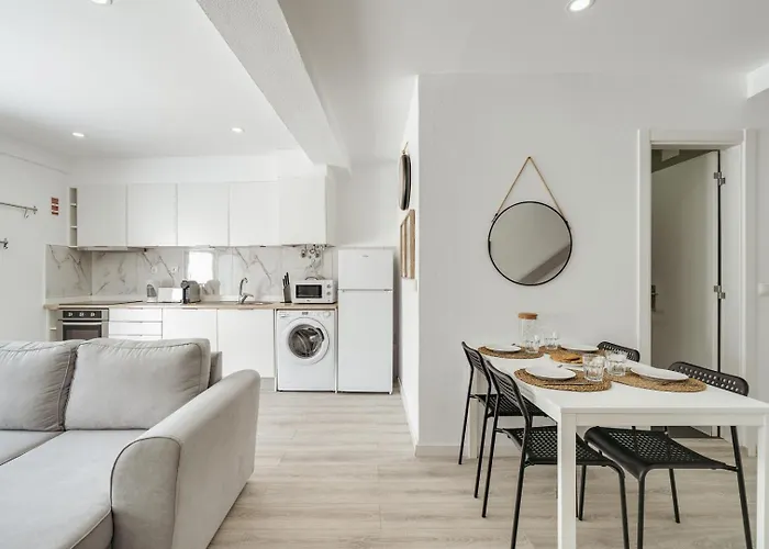 Sunny Flat W/ Jacuzzi & Balconies By Host Wise アパート *