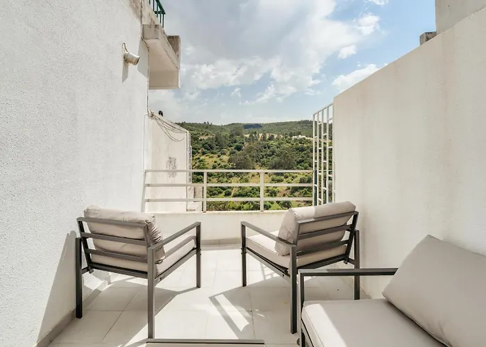 Sunny Flat W/ Jacuzzi & Balconies By Host Wise * セシンブラ