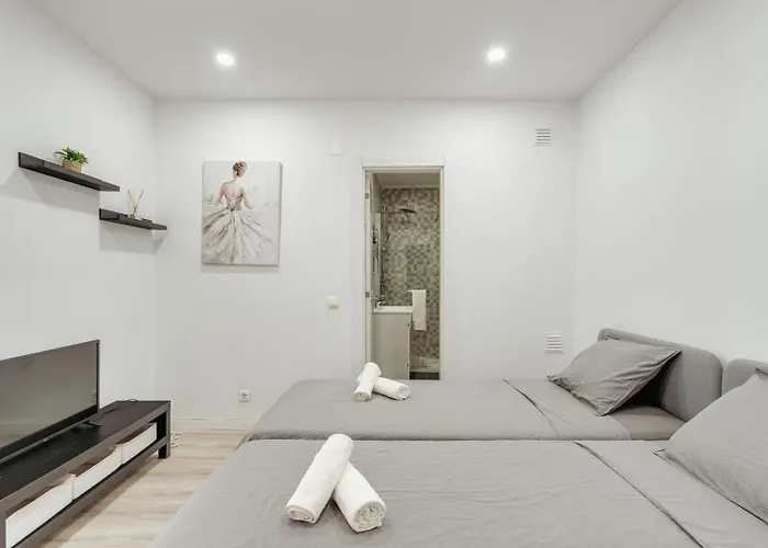 Sunny Flat W/ Jacuzzi & Balconies By Host Wise セシンブラ